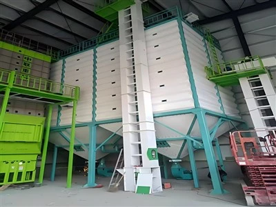 Čtvercové silo na obilí